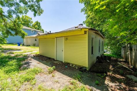 161 Fernwood Avenue Barberton OH 44203