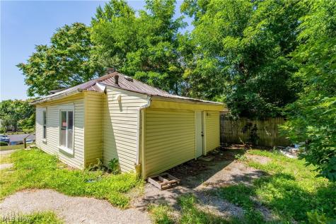 161 Fernwood Avenue Barberton OH 44203