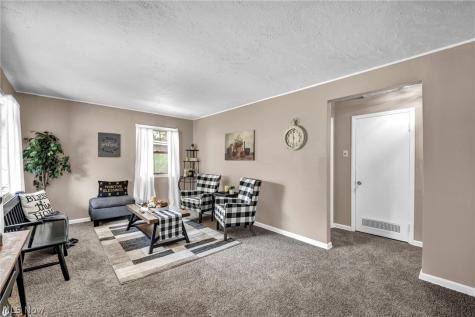 25595 Chatworth Drive Euclid OH 44117