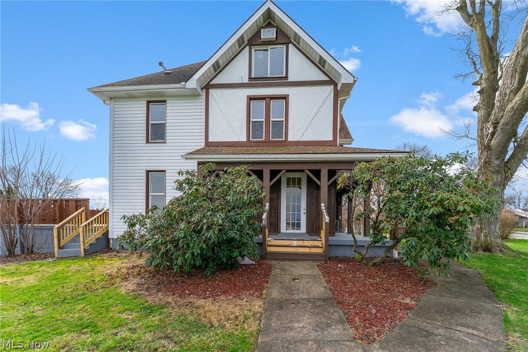 563 Geneva Avenue Struthers OH 44471