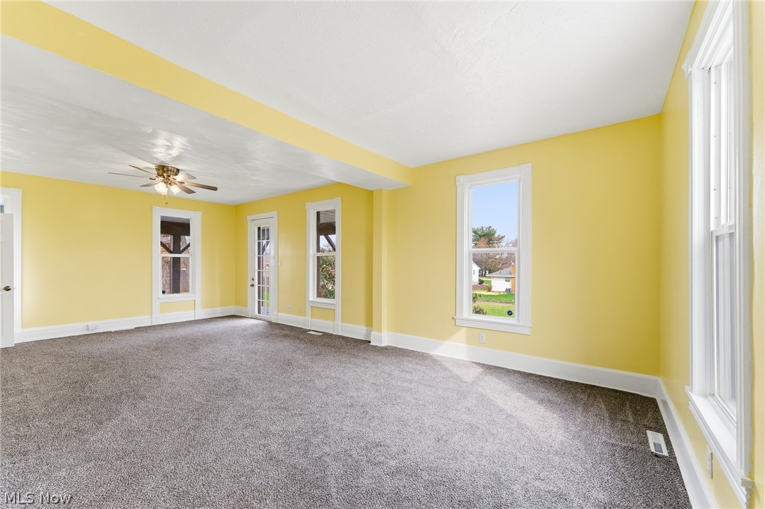 563 Geneva Avenue Struthers OH 44471