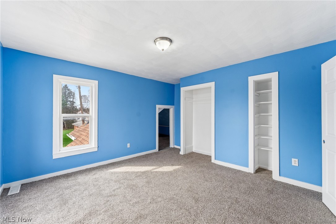 563 Geneva Avenue Struthers OH 44471