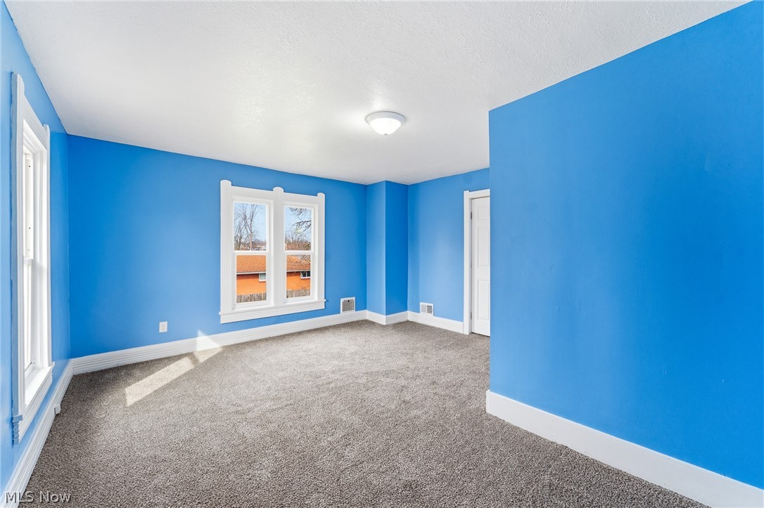 563 Geneva Avenue Struthers OH 44471