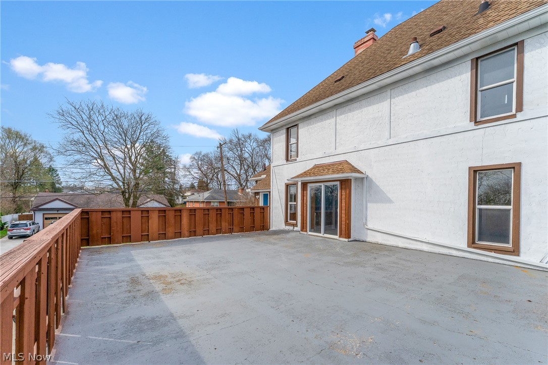 563 Geneva Avenue Struthers OH 44471