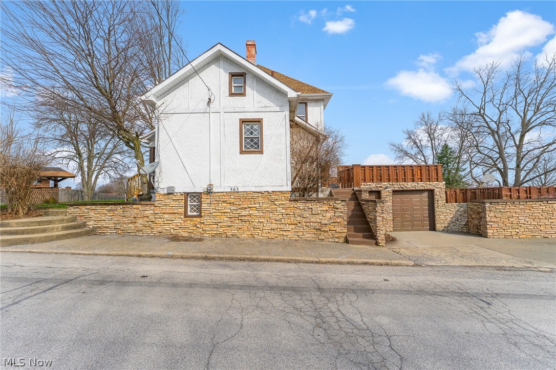 563 Geneva Avenue Struthers OH 44471