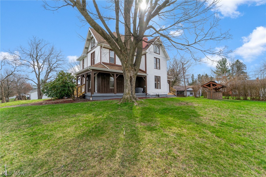 563 Geneva Avenue Struthers OH 44471