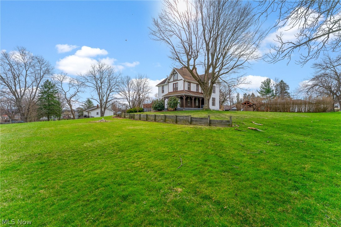 563 Geneva Avenue Struthers OH 44471