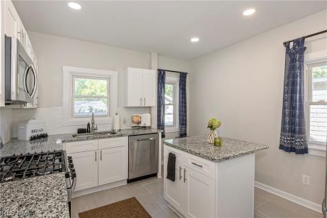 2588 Queenston Road Cleveland Heights OH 44118