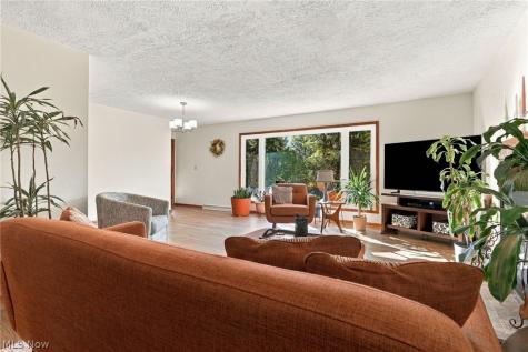 656 N Hidden Valley Road Cuyahoga Falls OH 44223
