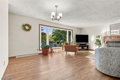 656 N Hidden Valley Road Cuyahoga Falls OH 44223