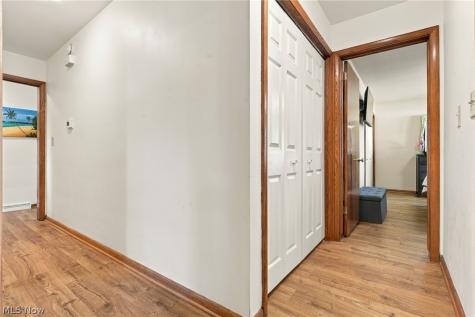 656 N Hidden Valley Road Cuyahoga Falls OH 44223