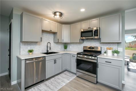 3816 Root Avenue NE Canton OH 44705