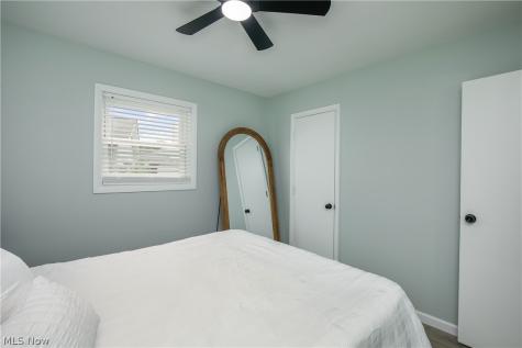 3816 Root Avenue NE Canton OH 44705