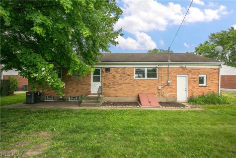 3816 Root Avenue NE Canton OH 44705