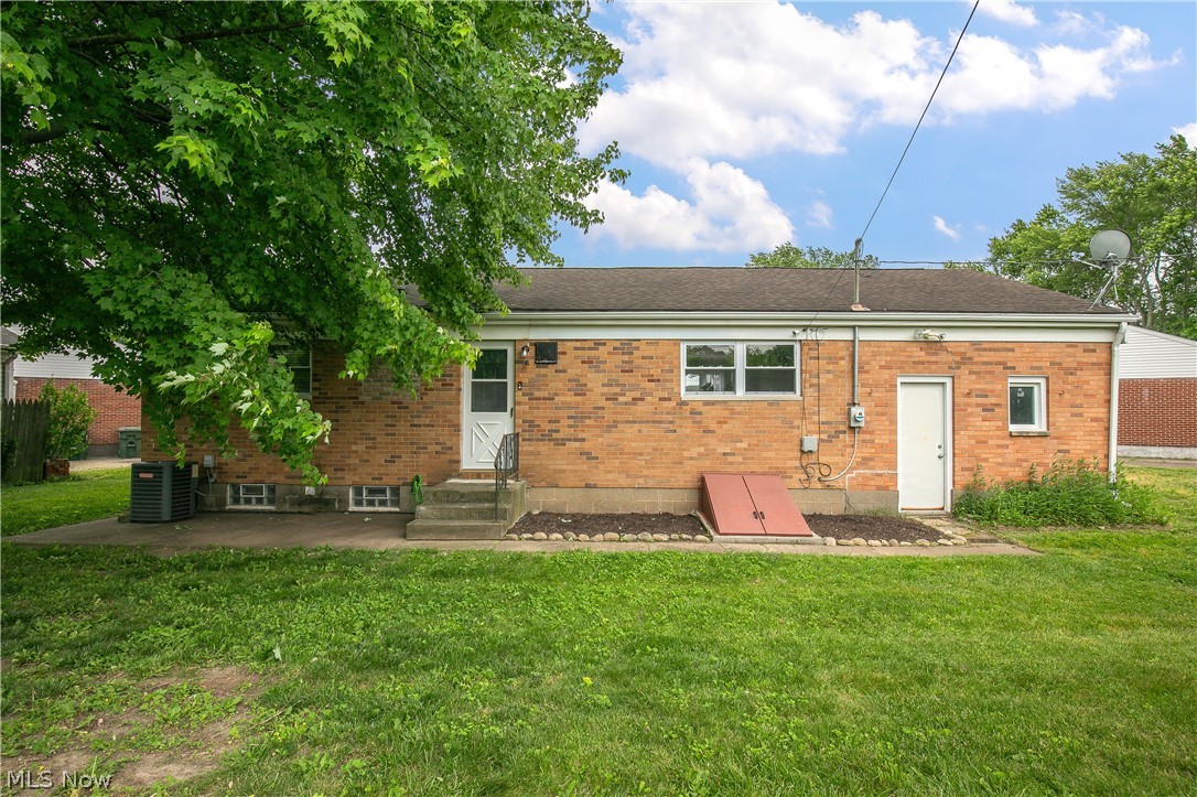 3816 Root Avenue NE Canton OH 44705