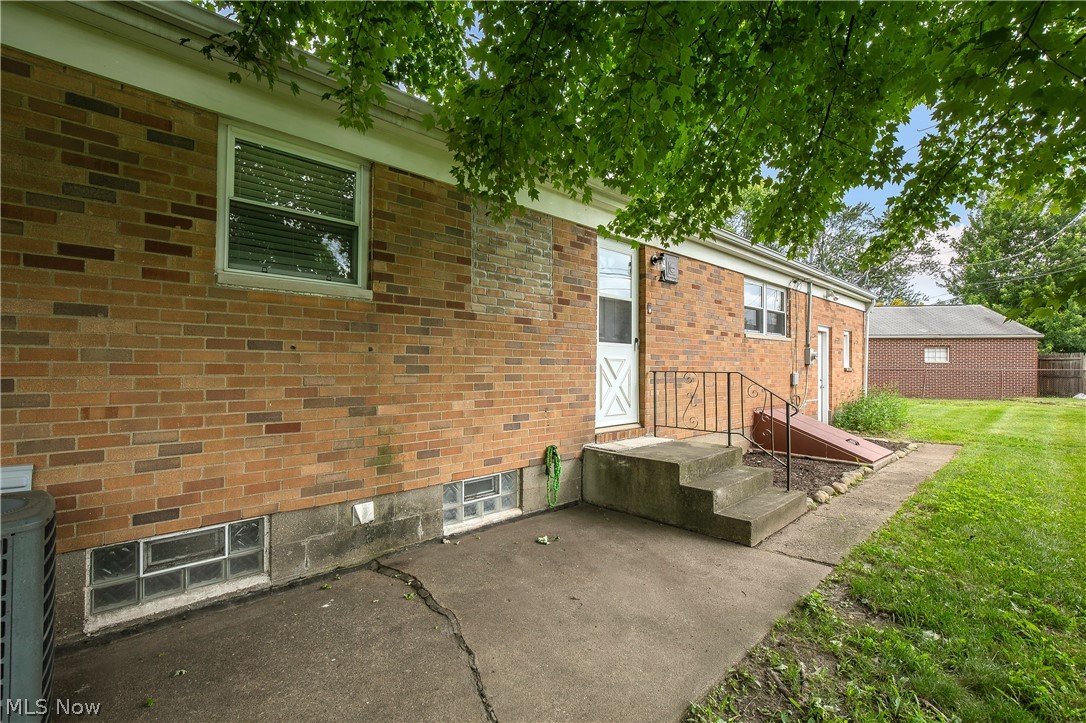 3816 Root Avenue NE Canton OH 44705