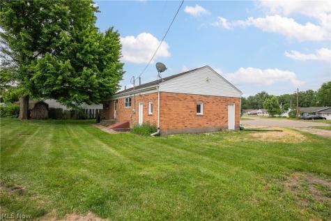3816 Root Avenue NE Canton OH 44705
