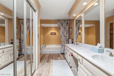 1588 Royal Oak Drive Mansfield OH 44906