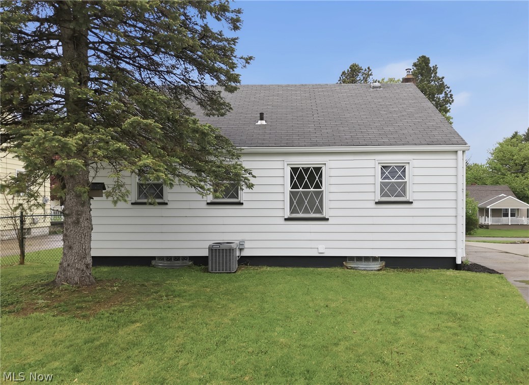 518 Spring Street Struthers OH 44471