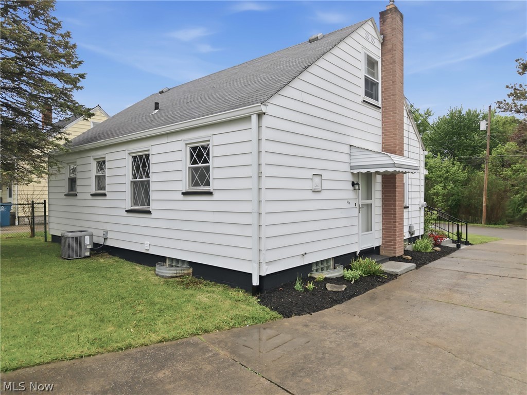 518 Spring Street Struthers OH 44471