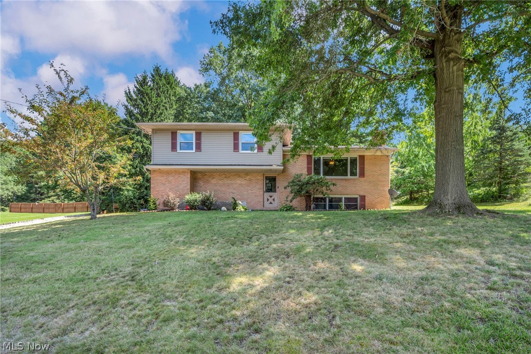 8560 Glennridge Avenue NW Clinton OH 44216
