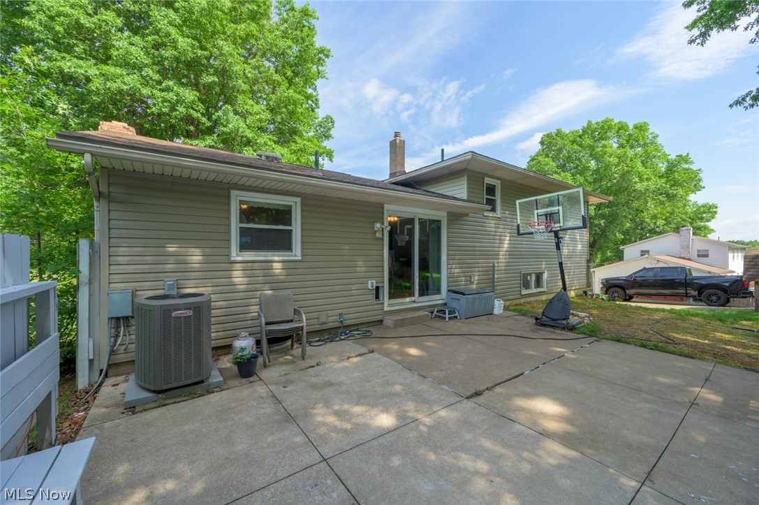 8560 Glennridge Avenue NW Clinton OH 44216