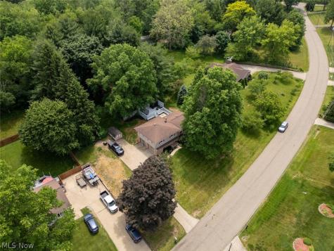 8560 Glennridge Avenue NW Clinton OH 44216