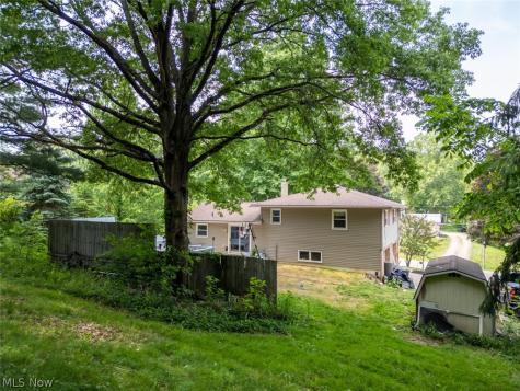 8560 Glennridge Avenue NW Clinton OH 44216