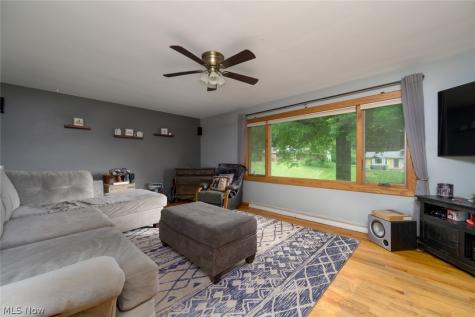 8560 Glennridge Avenue NW Clinton OH 44216