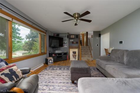 8560 Glennridge Avenue NW Clinton OH 44216