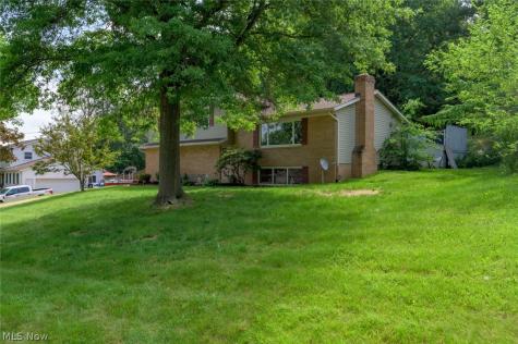 8560 Glennridge Avenue NW Clinton OH 44216