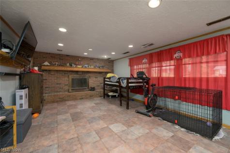 8560 Glennridge Avenue NW Clinton OH 44216