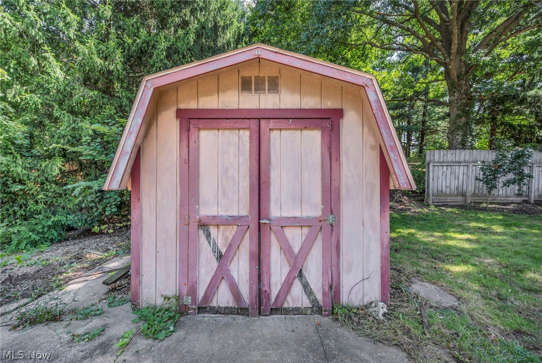 8560 Glennridge Avenue NW Clinton OH 44216