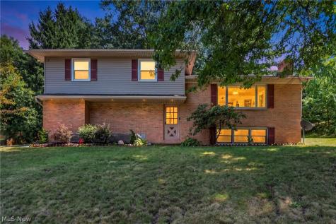 8560 Glennridge Avenue NW Clinton OH 44216