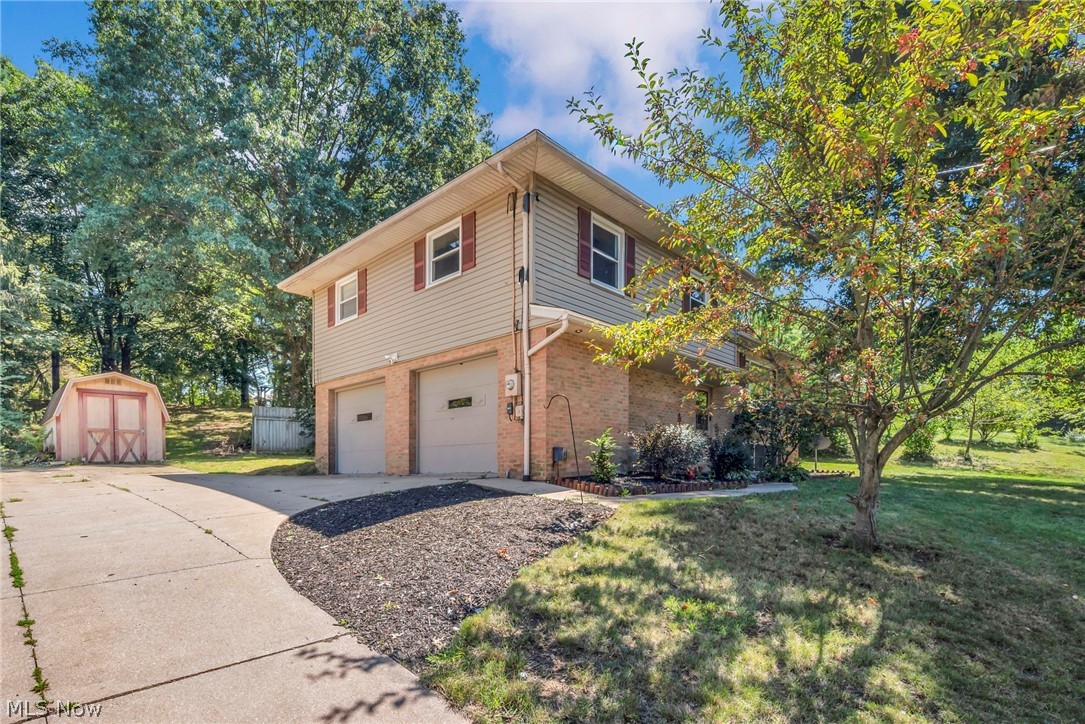 8560 Glennridge Avenue NW Clinton OH 44216