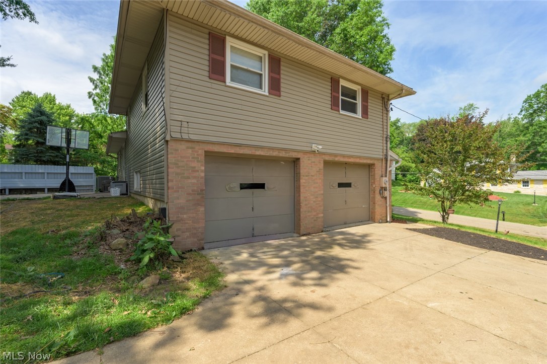 8560 Glennridge Avenue NW Clinton OH 44216