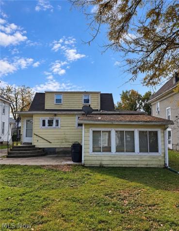 146 W Maryland Avenue Sebring OH 44672