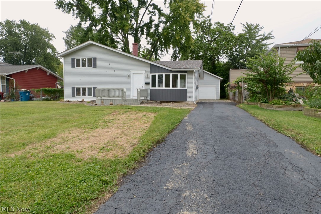 911 West Drive Sheffield Lake OH 44054