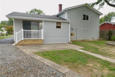 911 West Drive Sheffield Lake OH 44054