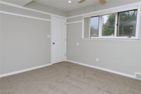 911 West Drive Sheffield Lake OH 44054