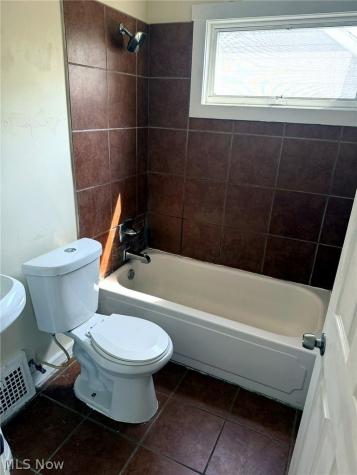 932 Vineshire Road Cleveland Heights OH 44121
