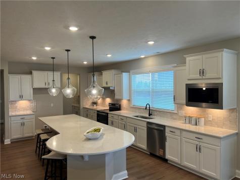 913 Arthur Trail Aurora OH 44202