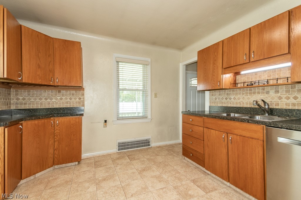 1557 Woodhurst Avenue Mayfield Heights OH 44124
