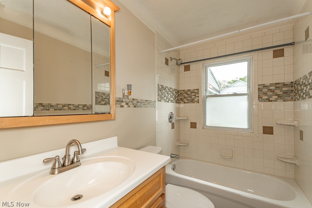 1557 Woodhurst Avenue Mayfield Heights OH 44124