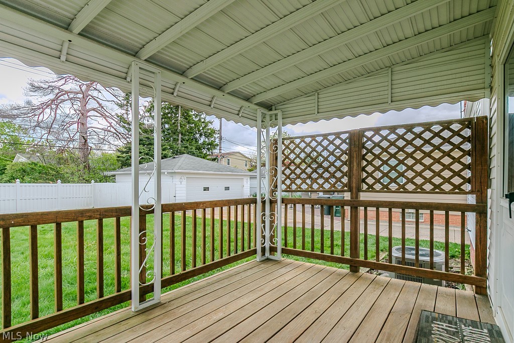 1557 Woodhurst Avenue Mayfield Heights OH 44124