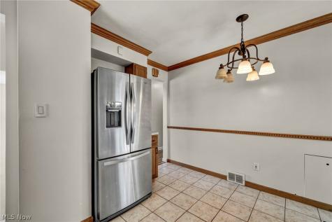 6803 Ridgewood Avenue Parma OH 44129
