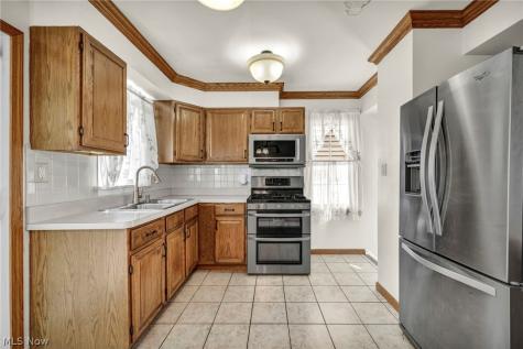 6803 Ridgewood Avenue Parma OH 44129