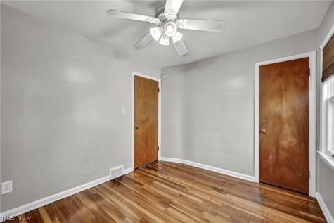 6803 Ridgewood Avenue Parma OH 44129