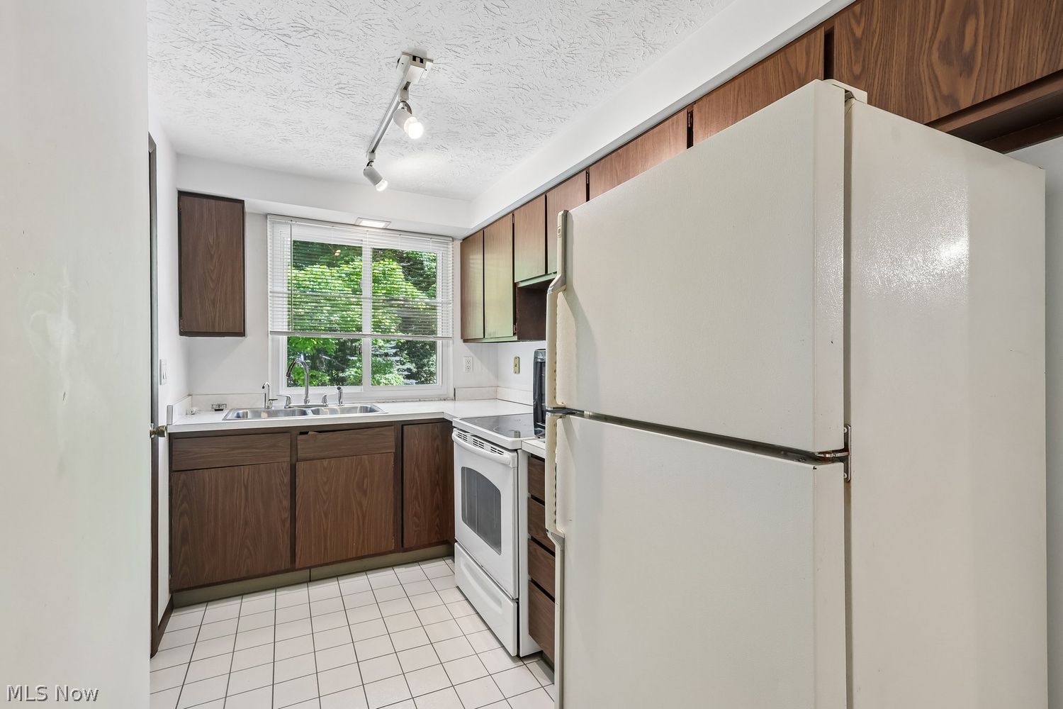 8355 Cedar Road Chesterland OH 44026