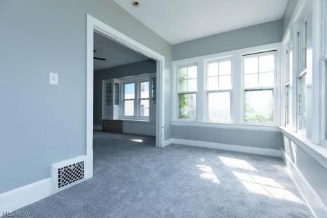 12909 Beachwood Avenue Garfield Heights OH 44105